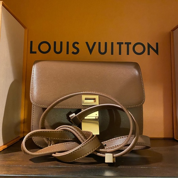 Small Classic Bag in Box Premium Saffiano Leather |Brown Camel |Rose Gold Clasp - Picture 15 of 16